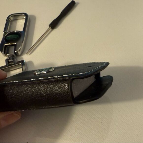Land Rover Metal Keyfob Keychain and Key Fob Cover in Black Leather NWT - Picture 6 of 7